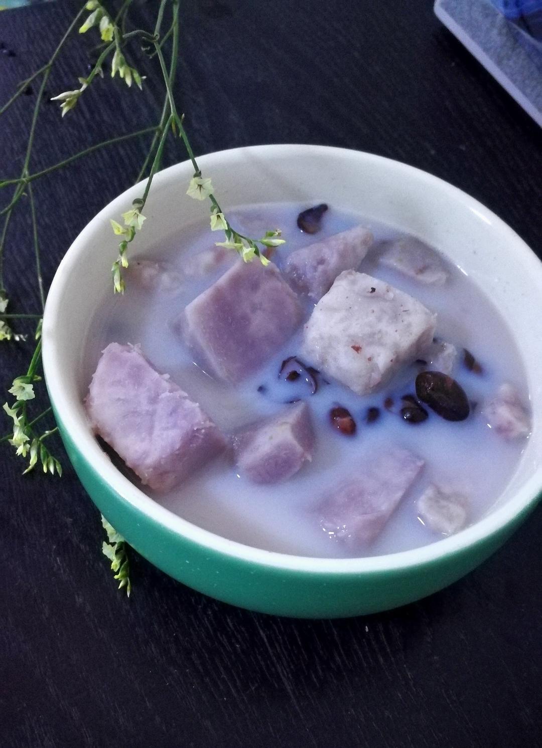 红豆芋头奶香甜汤