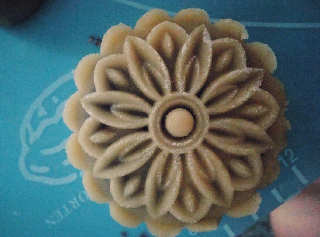 广式月饼—蛋黄莲蓉月饼