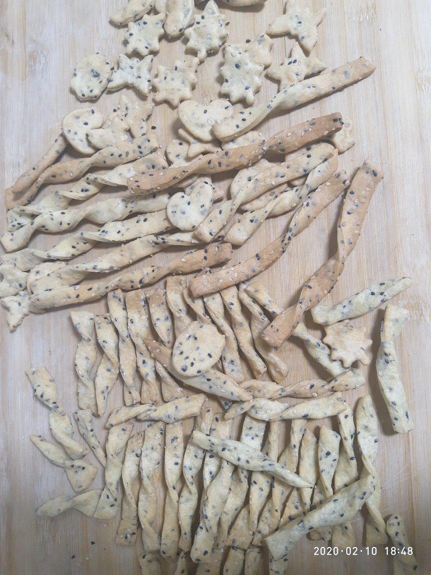 椒盐芝麻咸饼干棒