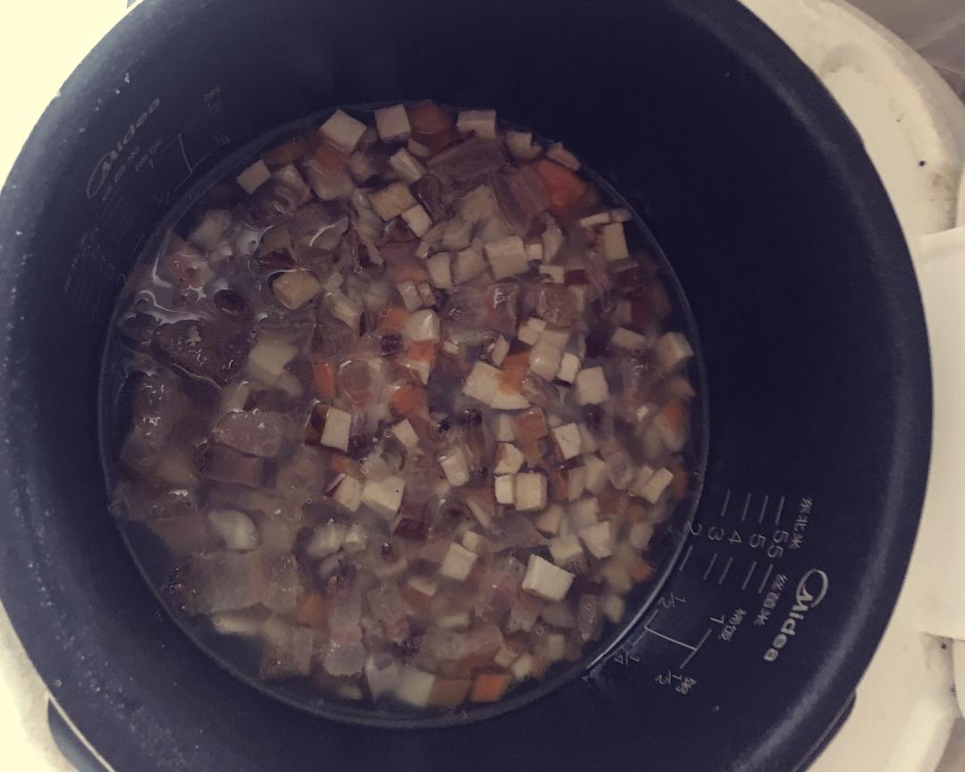 快手电饭锅腊肉焖饭