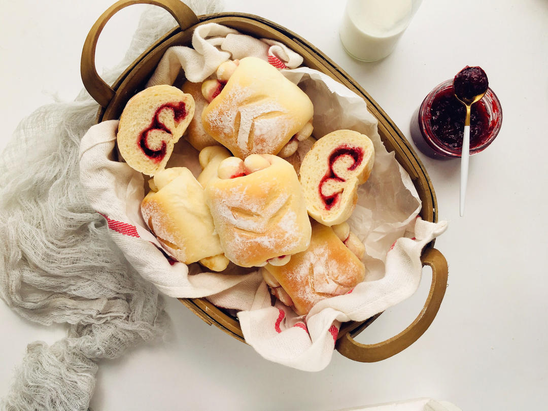 草莓夹心牛奶卷（汤种）的做法