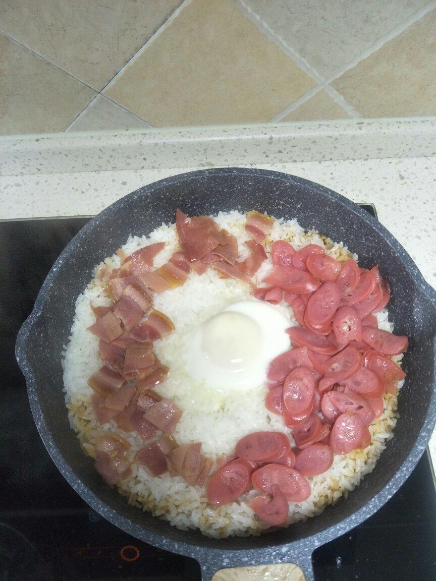 香肠煲仔饭