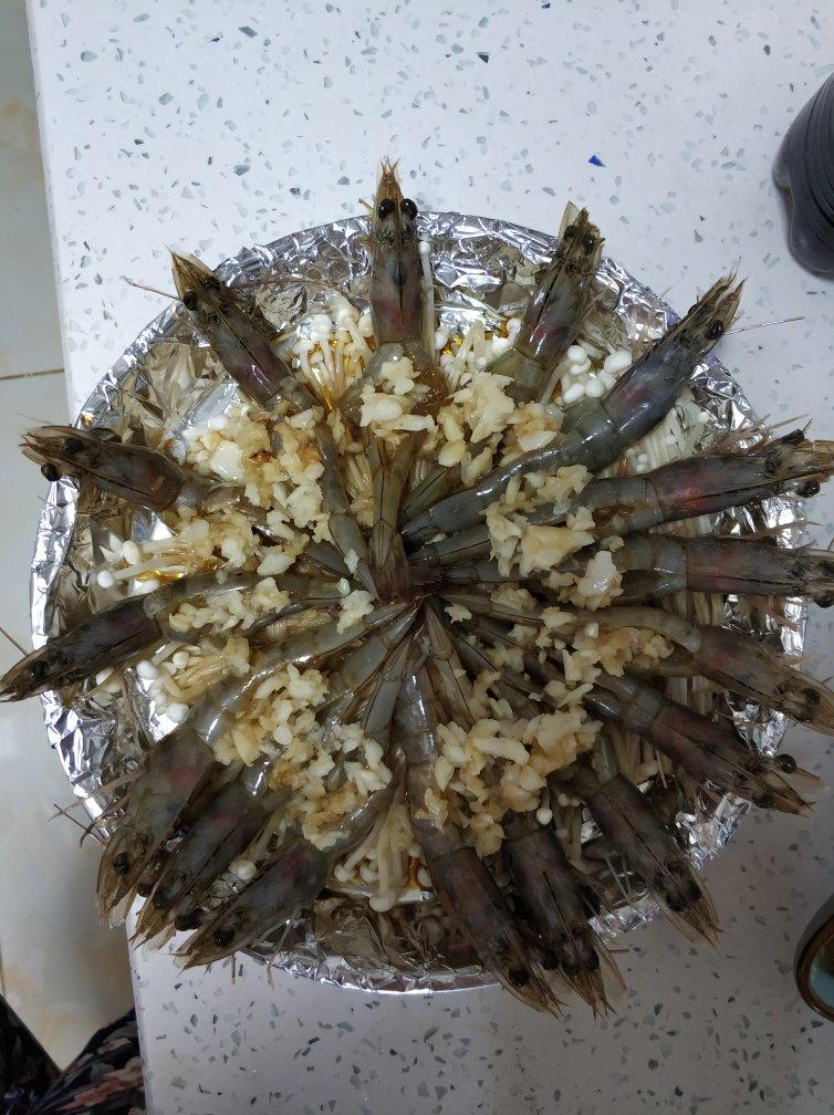 蒜蓉金针菇烤花蛤虾