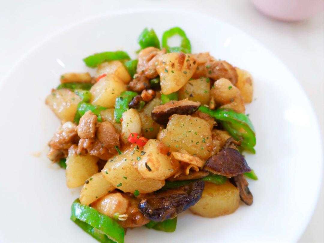 土豆香菇焖鸡（超下饭！零失败！)
