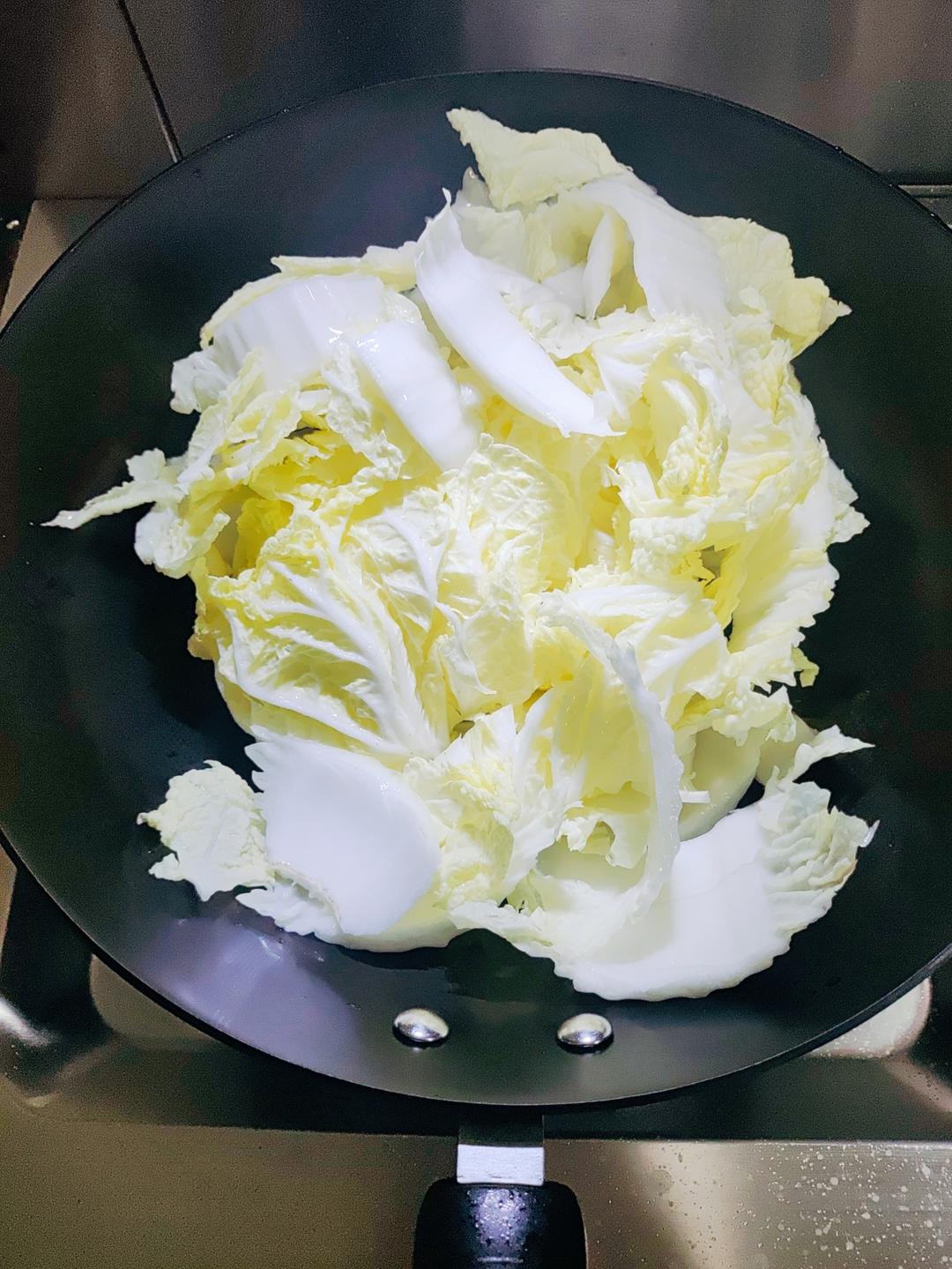 白菜粉丝丸子汤的做法 步骤3