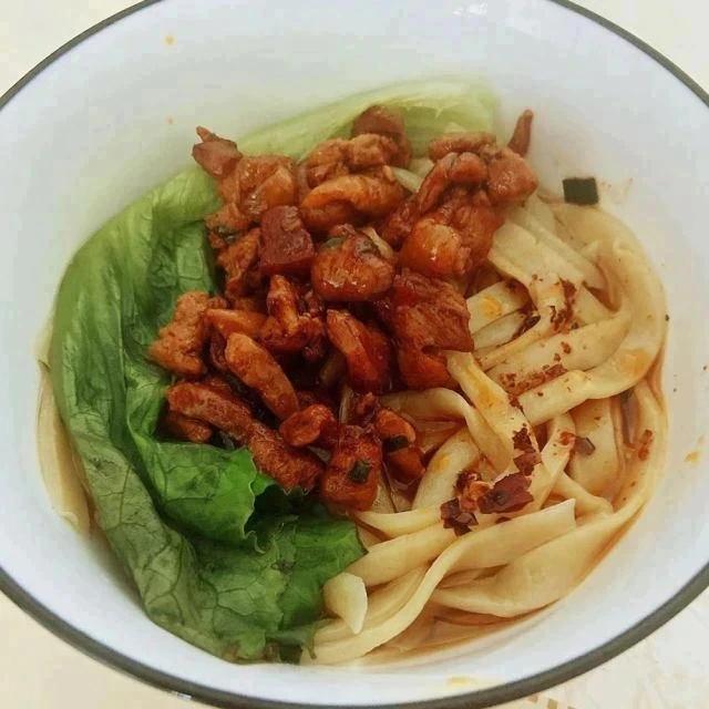 【小高姐】手擀肉臊面  手工做出口感劲道的擀面条