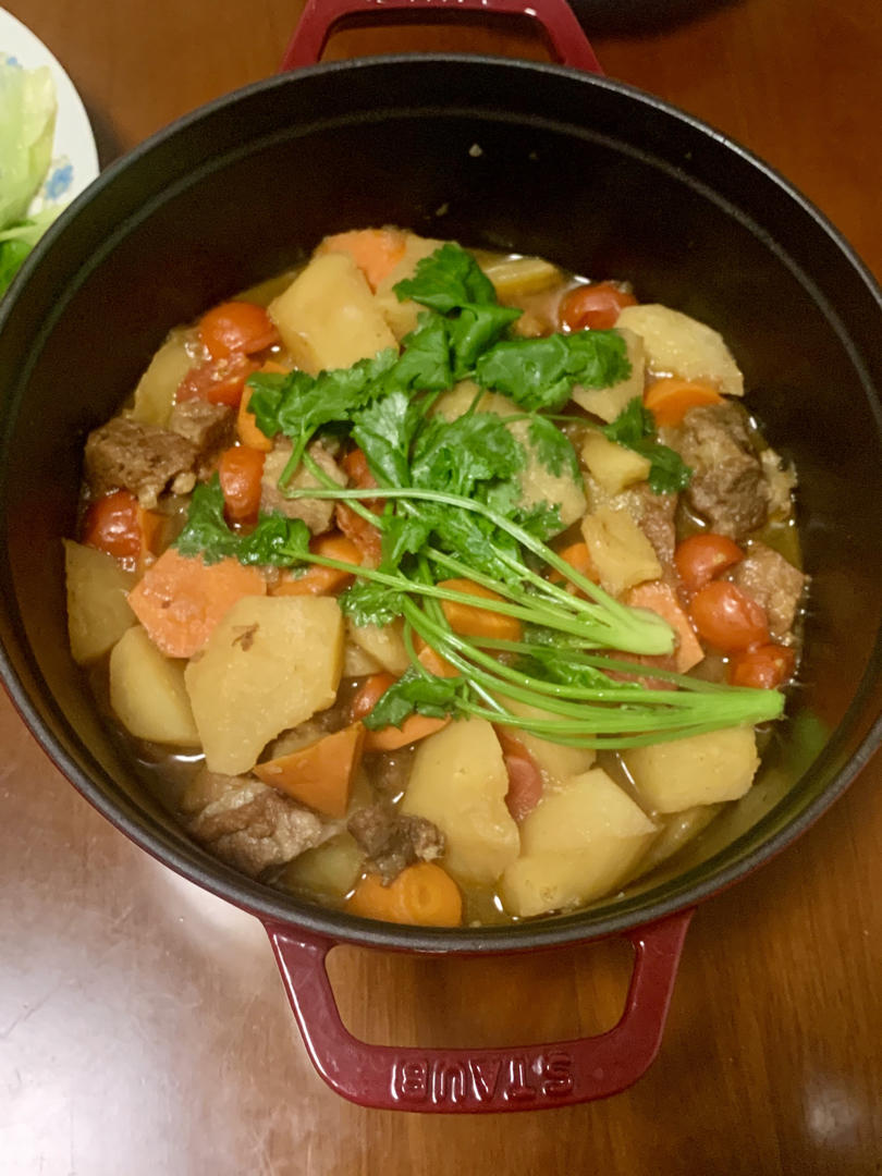 珐琅锅炖牛肉
