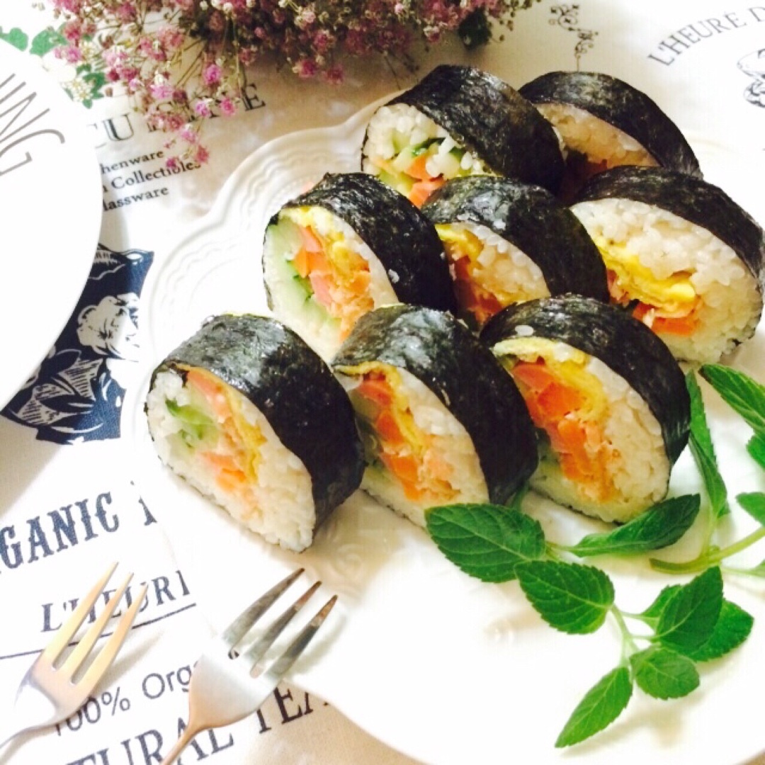 三文鱼紫菜包饭的做法