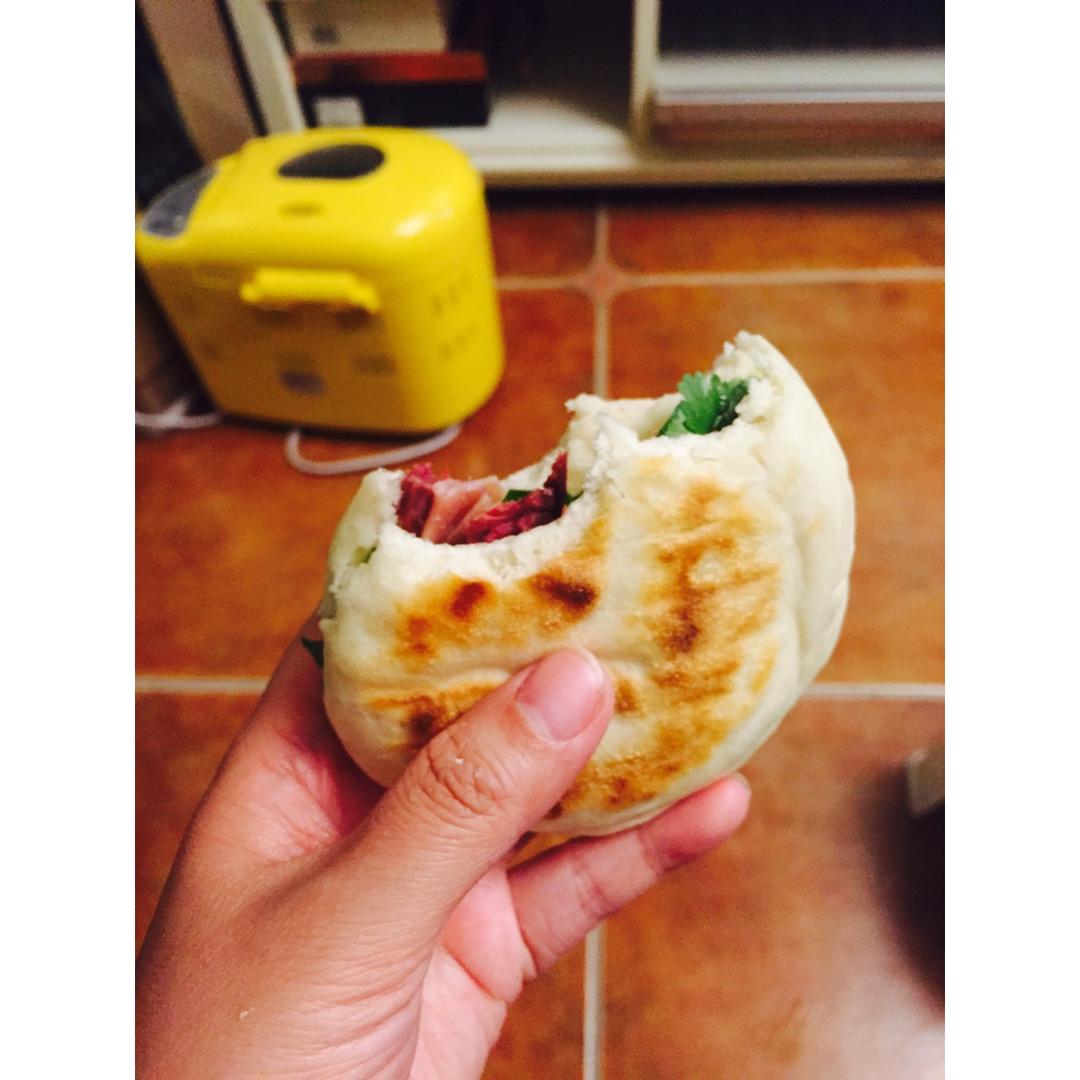 驴肉火烧（自己卤驴肉）