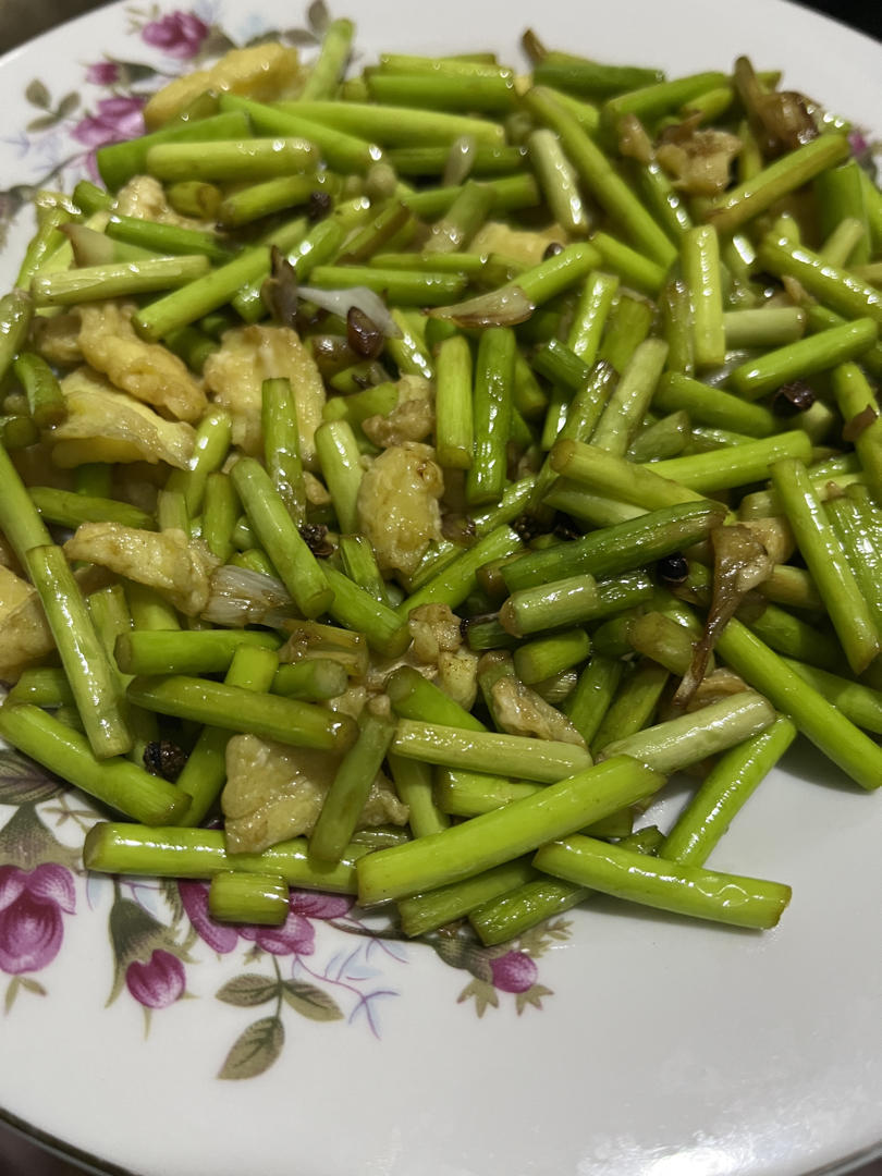 两分钟做好蒜苔炒鸡蛋