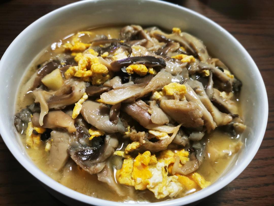 秀珍菇炒蛋，蘑菇炒蛋，美味快手菜