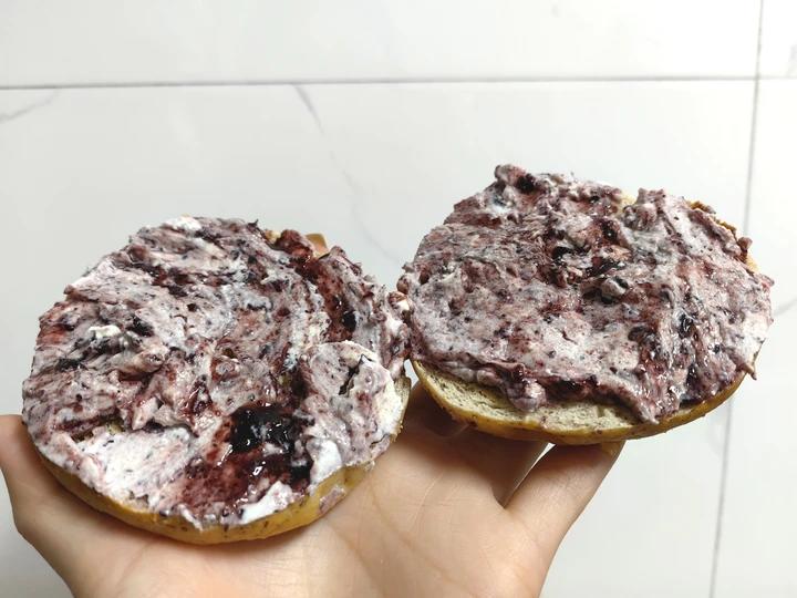 50%全麦贝果双重黑芝麻奶酥贝果