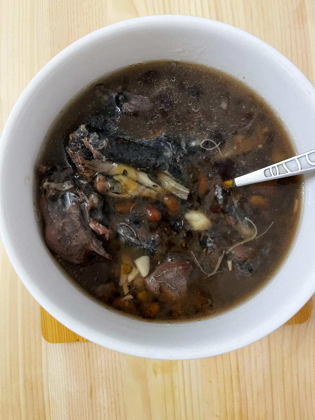 乳腺疾病食疗汤：黑豆煲乌鸡的做法