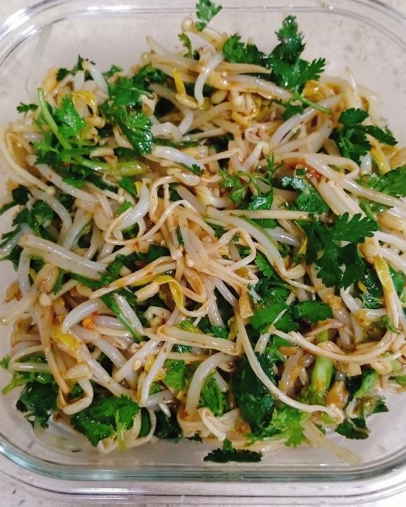 绿豆芽拌金针菇