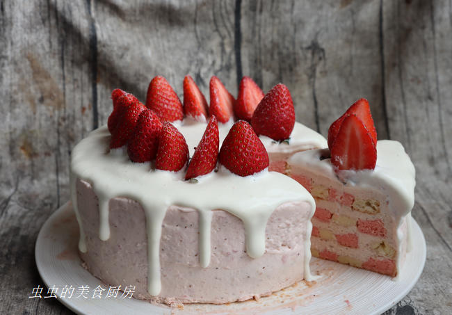 草莓棋盘奶油蛋糕的做法