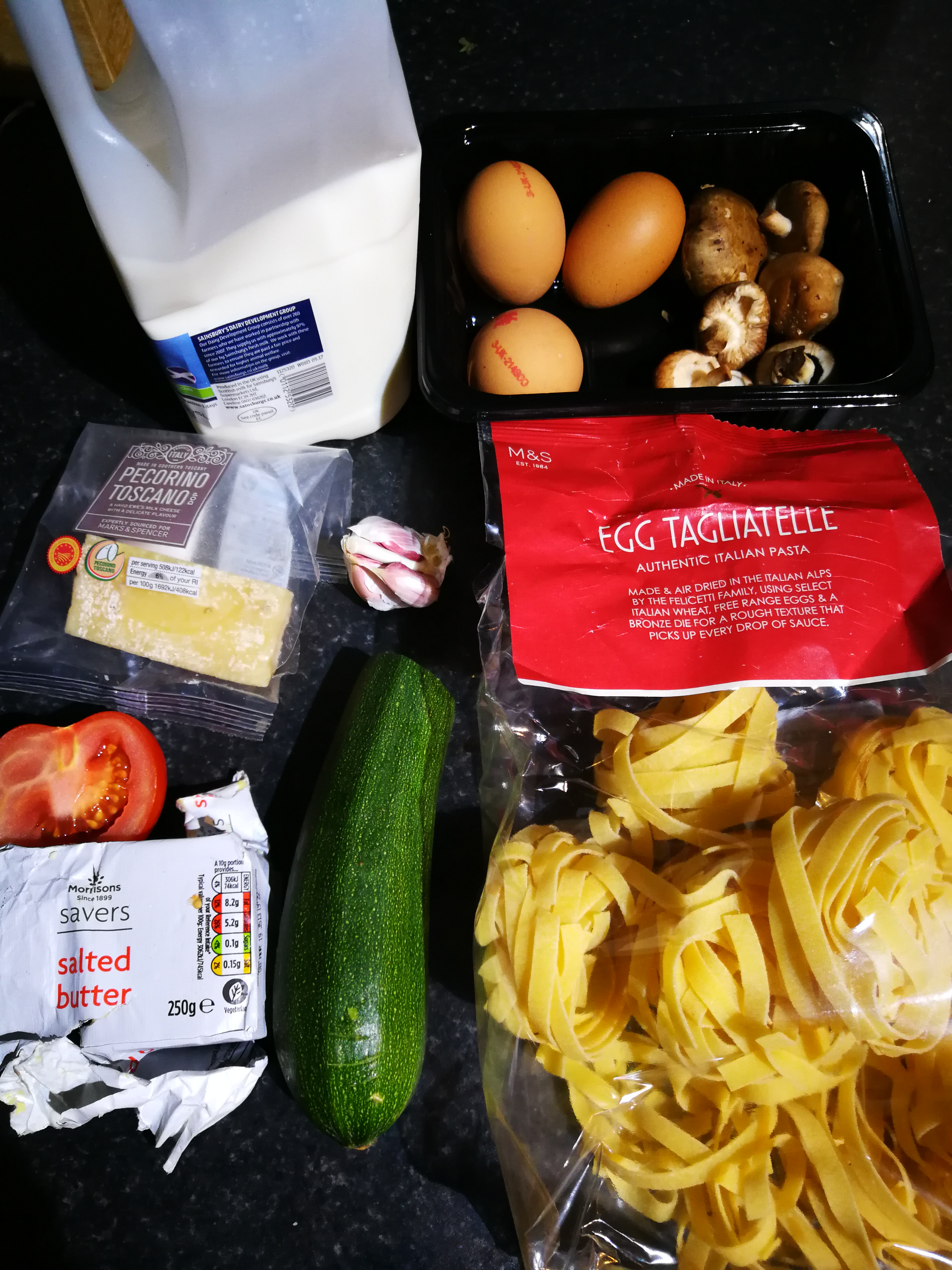 奶汁西葫芦烤意面/Zucchini Carbonara(vegetarian)的做法 步骤1