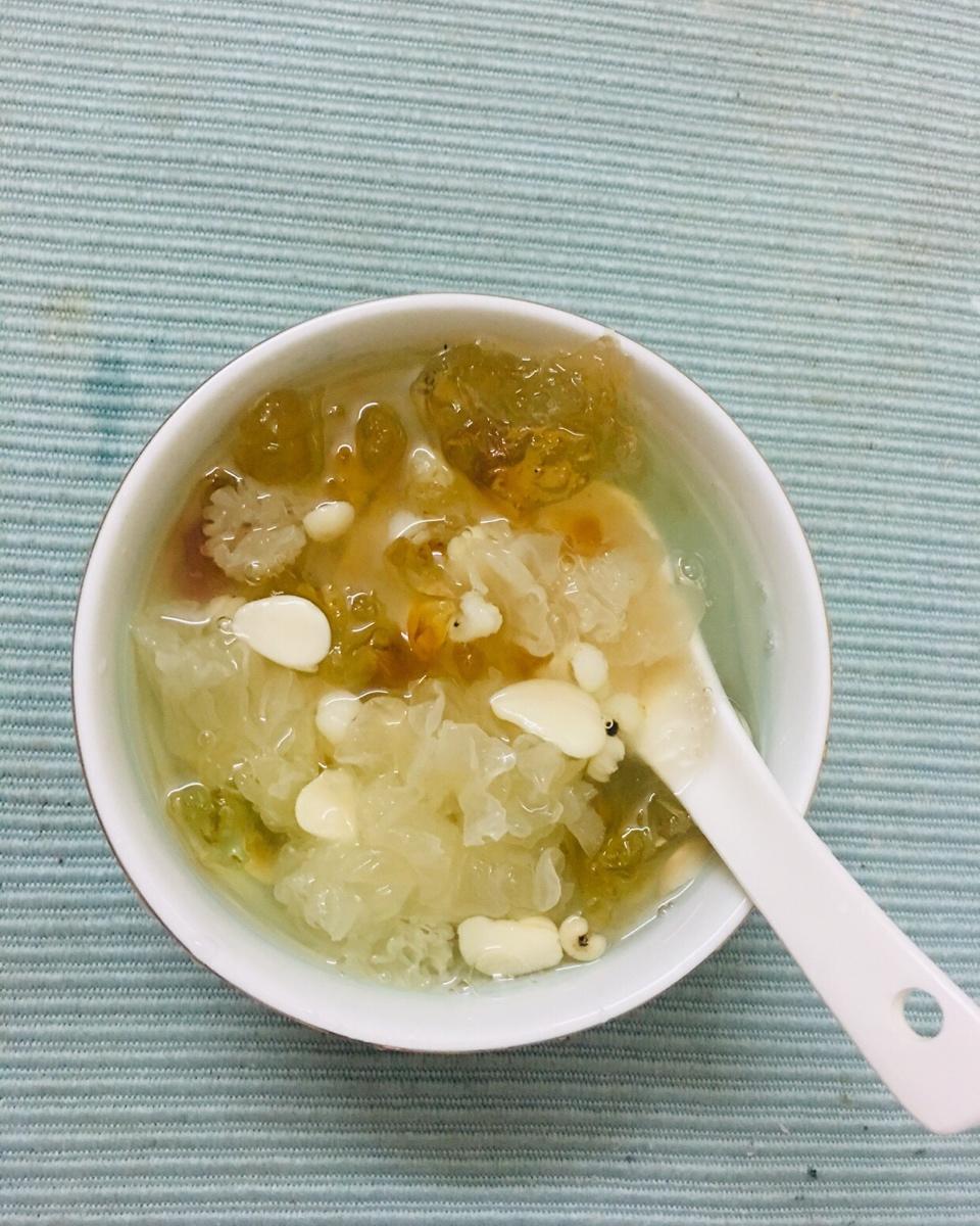 如何熬出绵绸丝滑口感的桃胶银耳汤👑
