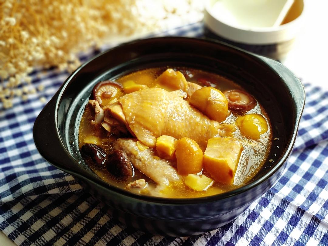 香菇板栗炖鸡汤
