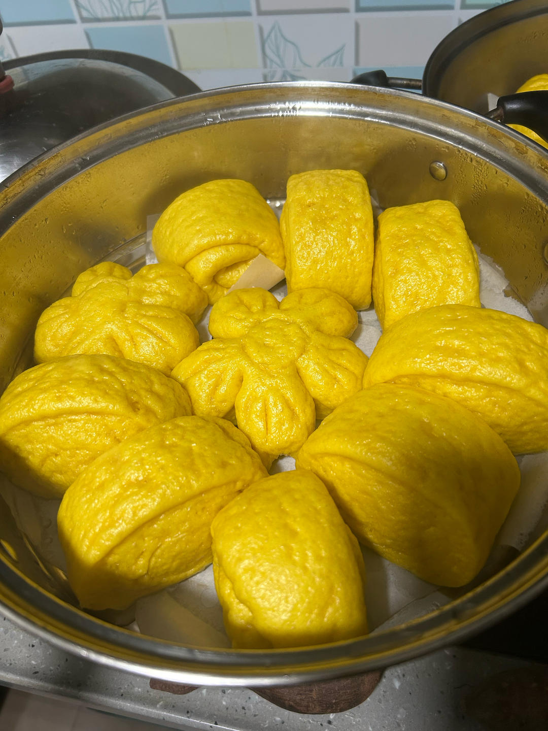 新手也可以--详解如何做出人见人爱、金黄的南瓜馒头