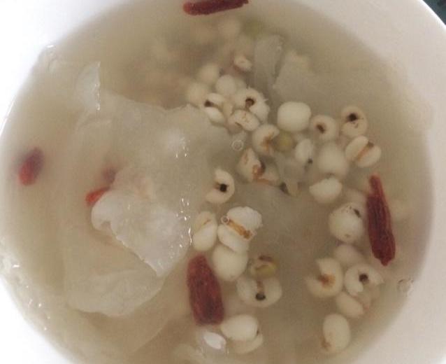 银耳薏米粥（保温杯超便捷）的做法
