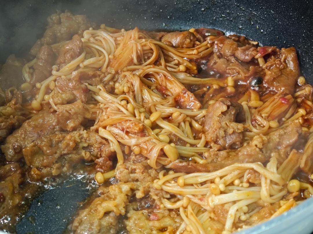 【金针菇肥牛卷】