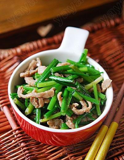 韭菜苔炒牛肉的做法