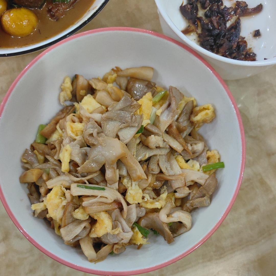 蘑菇炒鸡蛋	平菇这样炒，鲜美无比巨好吃