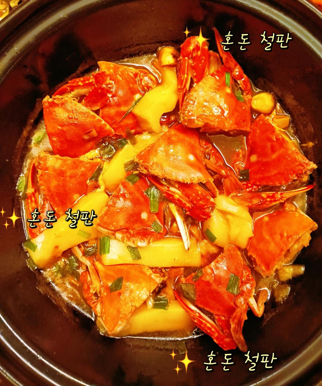 春节后用剩余食材搭配处理一个非常好吃的“梭子蟹🦀焗年糕”，春节剩🈶许多年糕，15元💰买几只肥肥的小梭子蟹🦀，做一款鲜掉眉的“梭子蟹🦀焗年糕🥟”，用这个汤汁拌饭🍚更是绝了😋