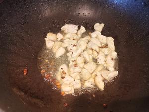 两人三餐四季-香菇鸡肉炒荷兰豆的做法 步骤5