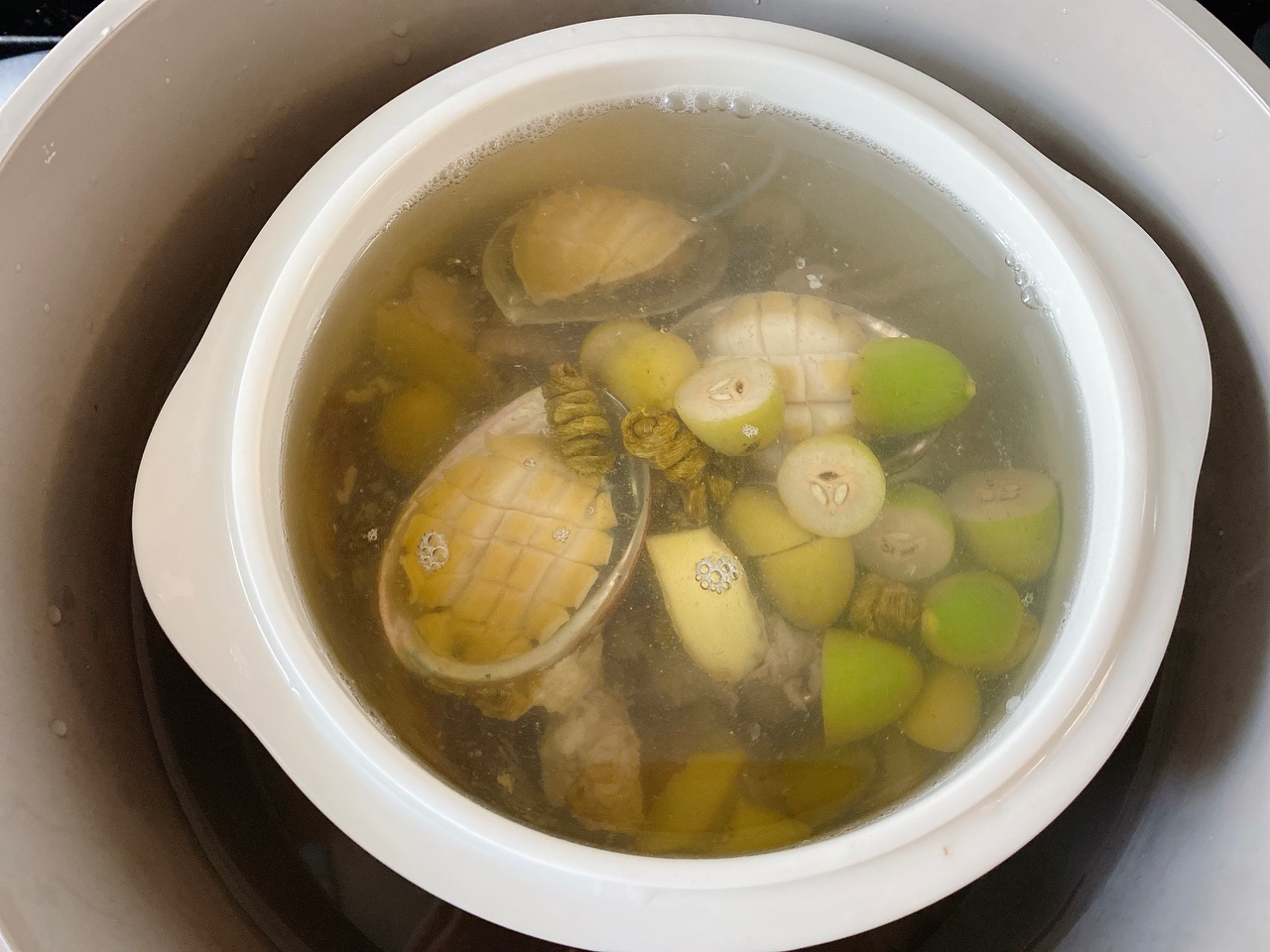 秋季润燥靓汤🍃石斛鲍鱼橄榄排骨汤的做法 步骤3