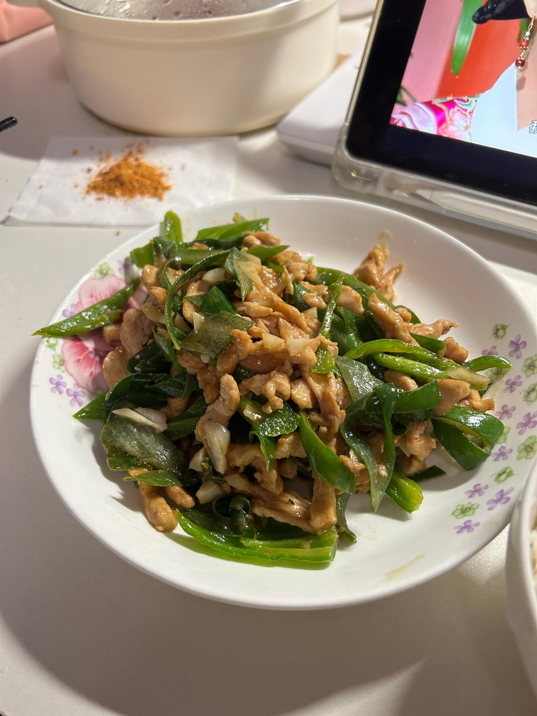 巨好吃的青椒炒鸡胸肉丝，超下饭