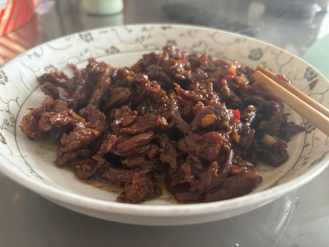 小炒牛肉（肉嫩味香）