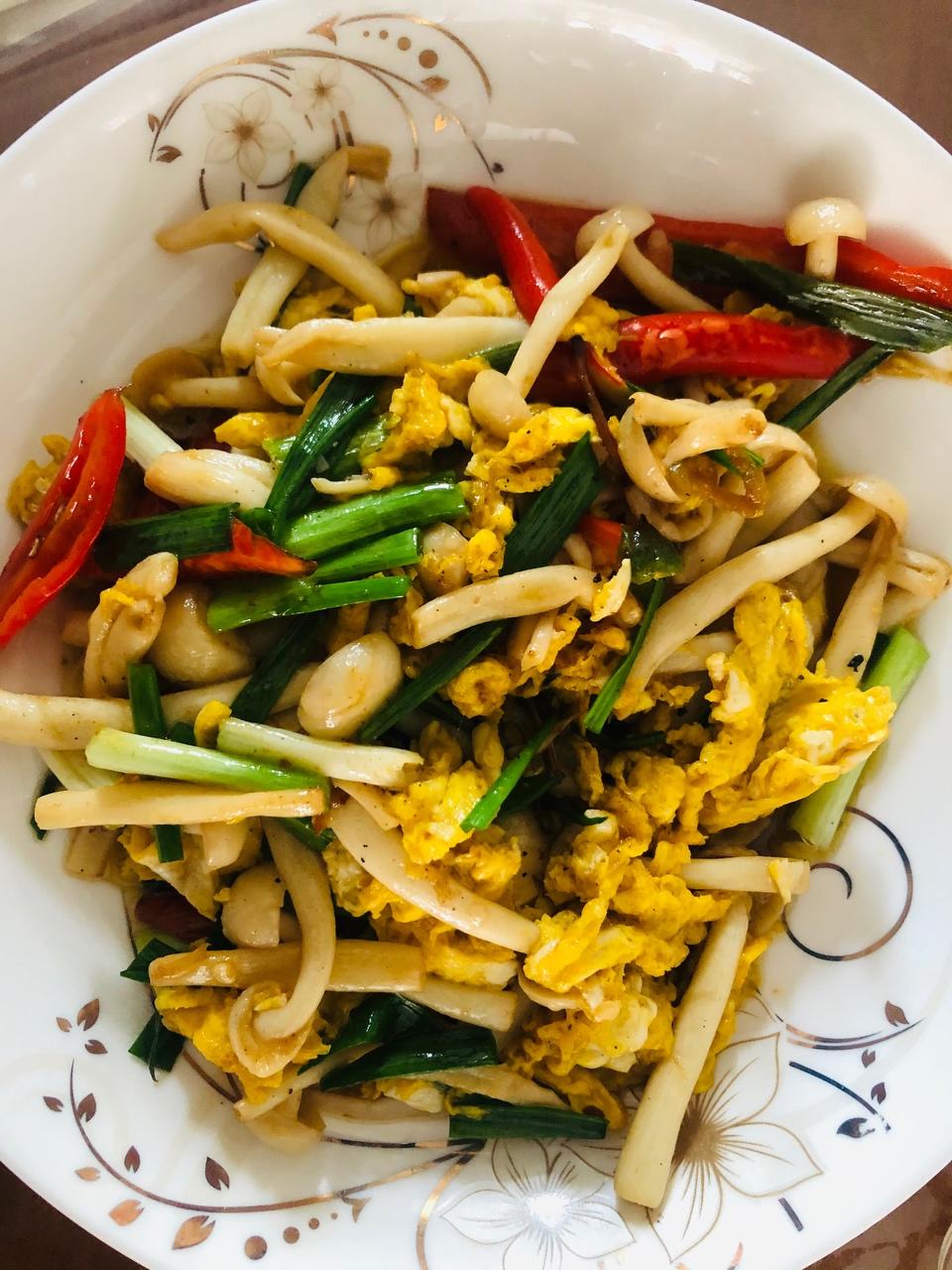 海鲜菇炒鸡蛋