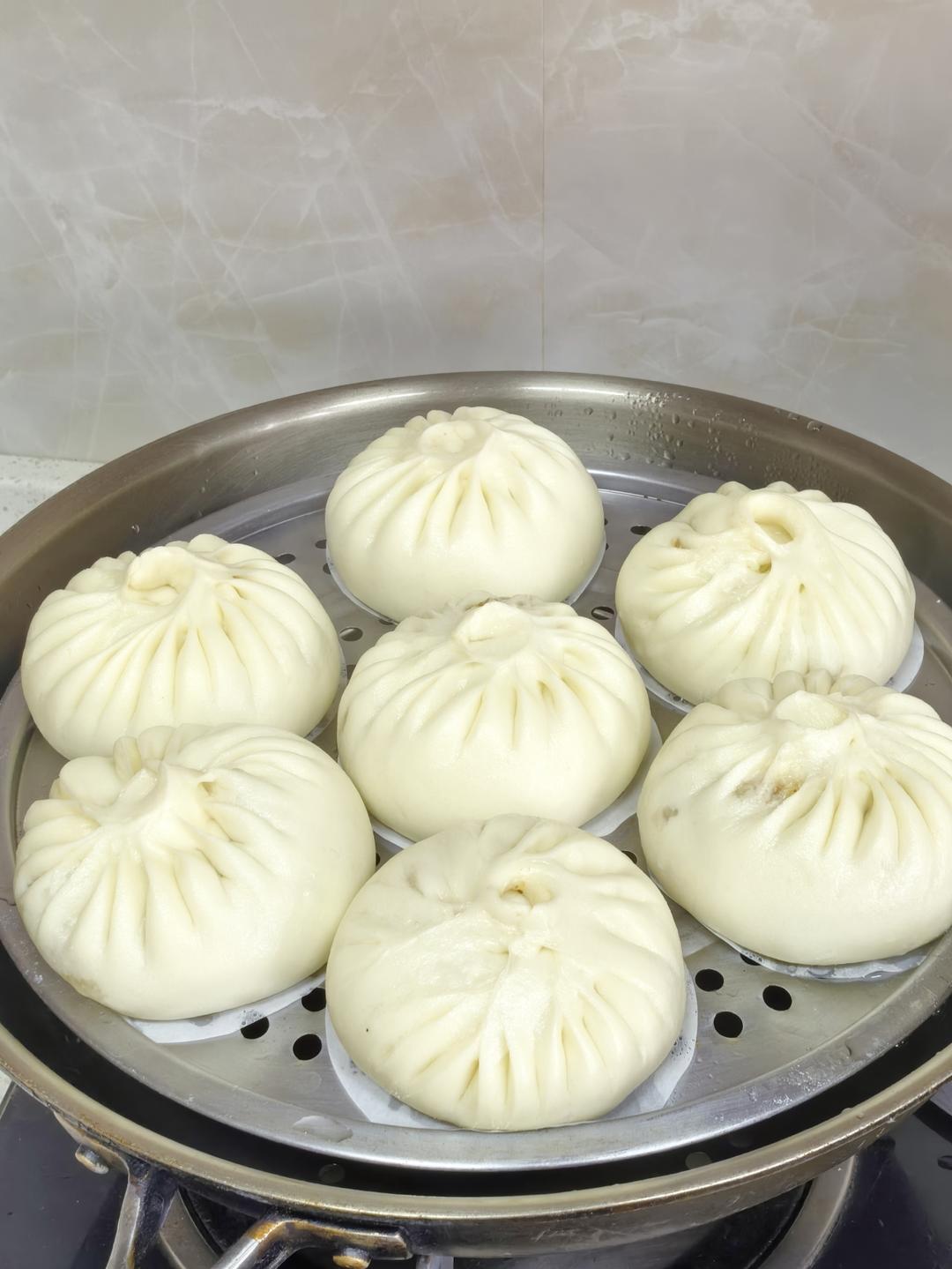 暄软的奶香豆沙包