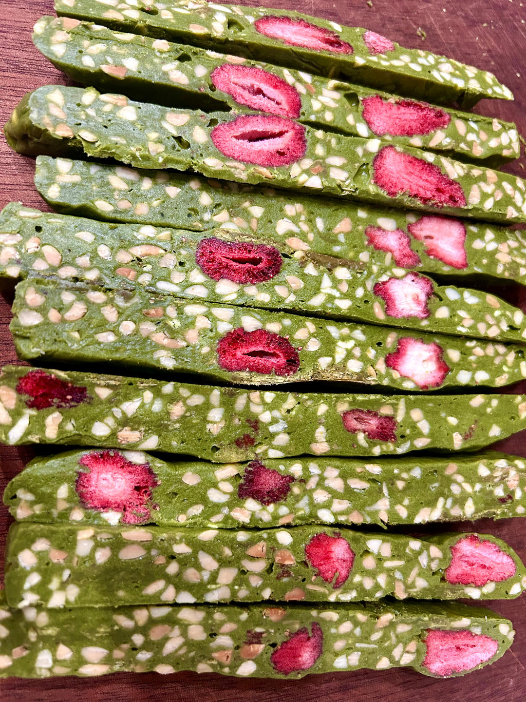 抹茶草莓牛轧糖