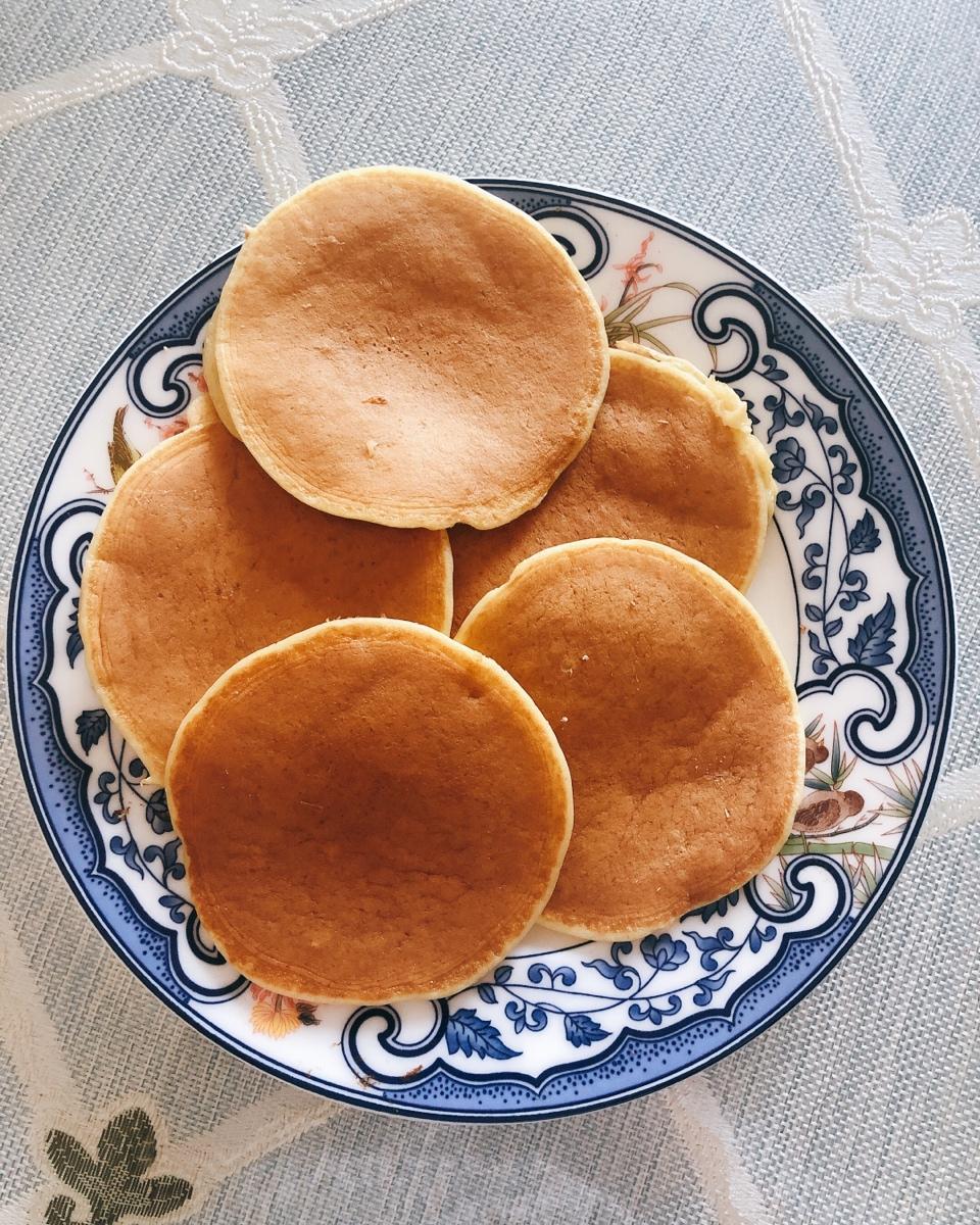 【减脂早餐】无油香蕉松饼（超简单）