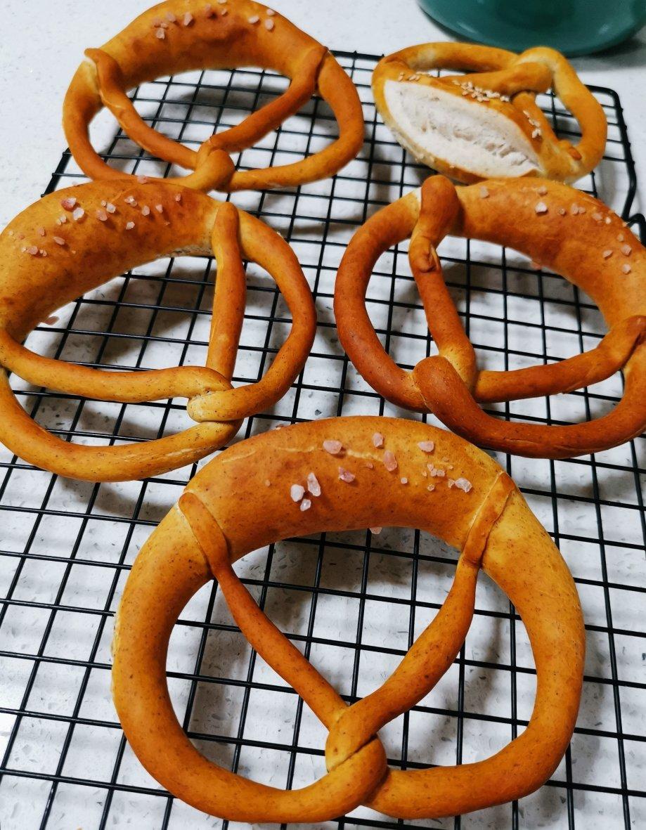 最详细的碱水包 【德国结面包 布雷结面包】有关碱水面包Brezel的一切 Bretzel Brezen Pretzel