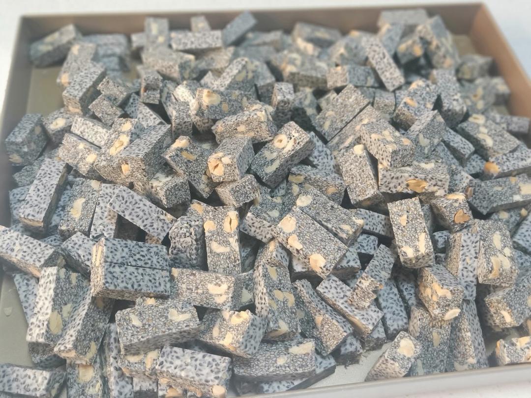 黑芝麻牛轧糖