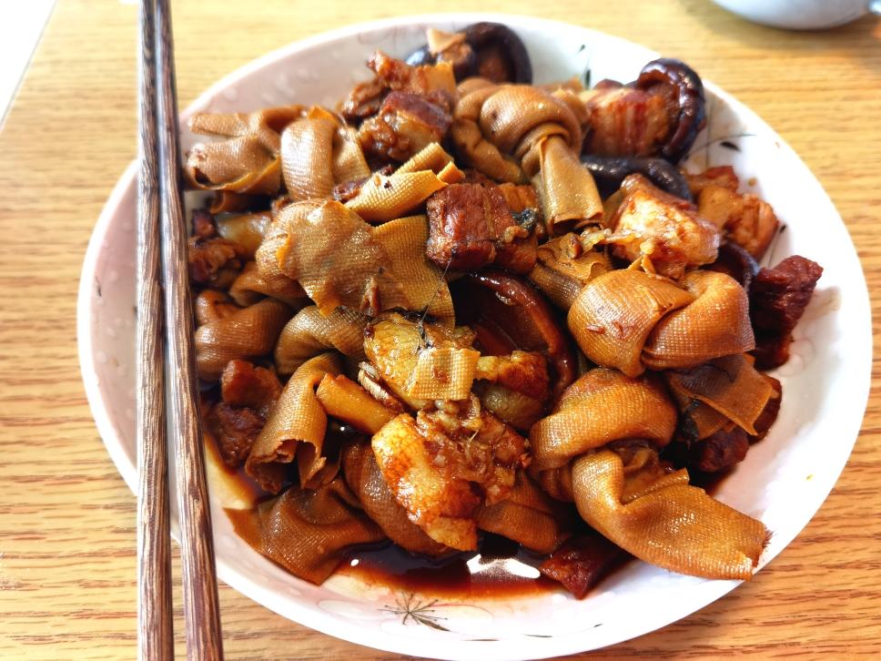 百叶结香菇红烧肉 | 火候足时它自美的做法
