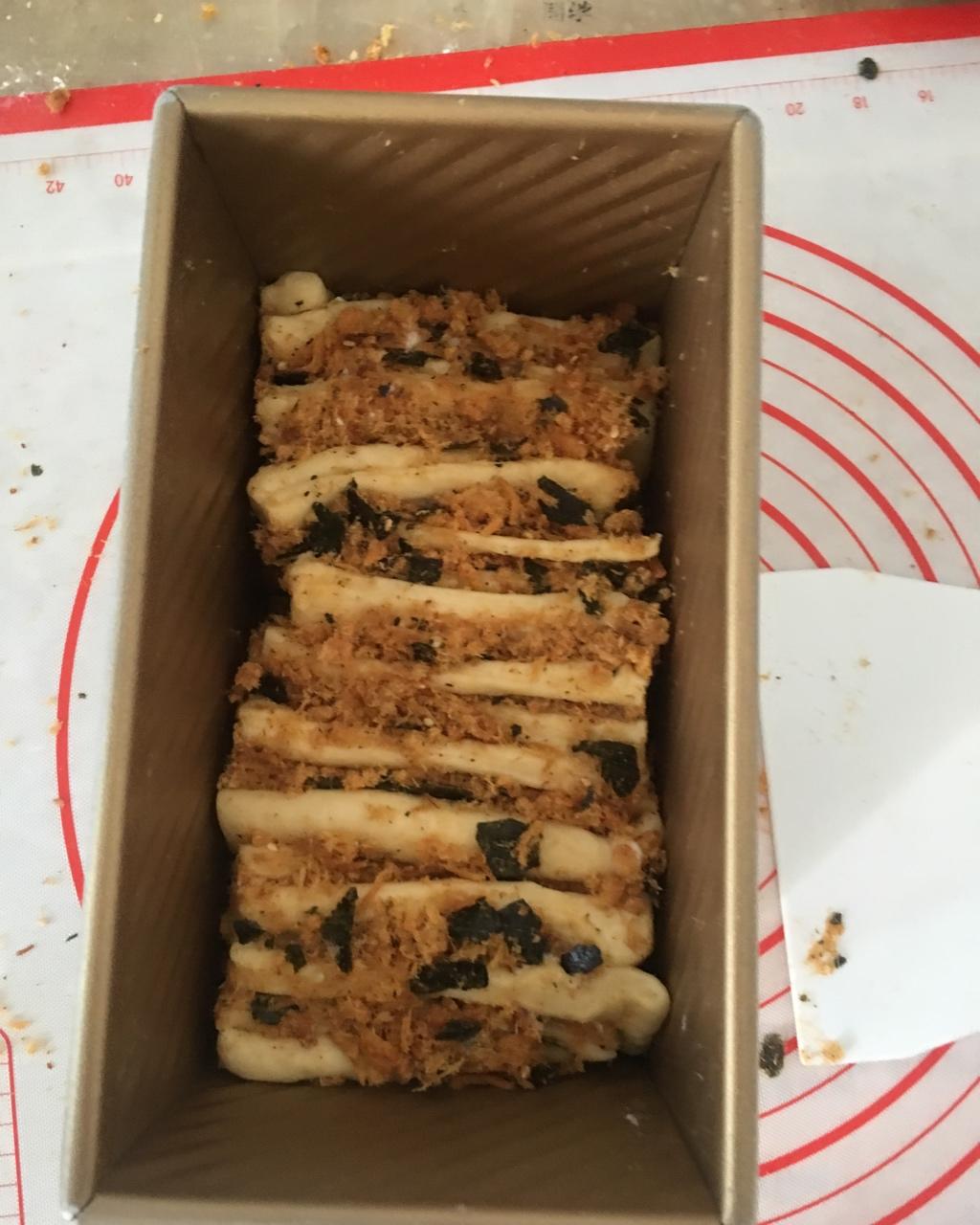 手撕肉松面包