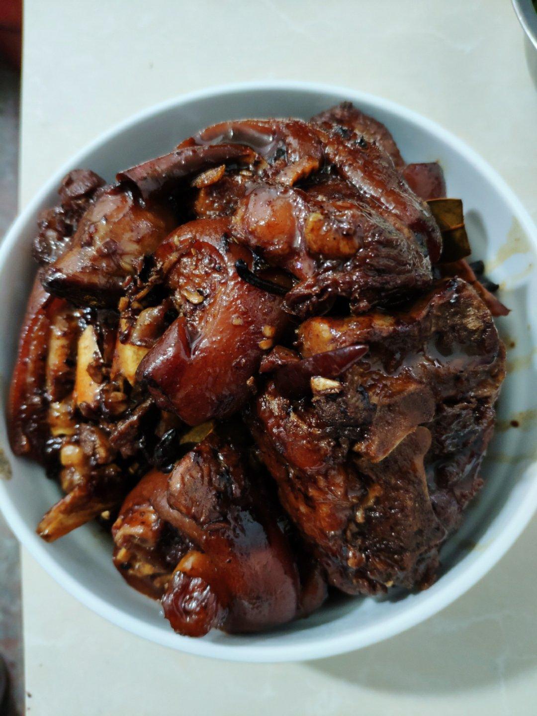 美味的家常菜：红烧猪蹄