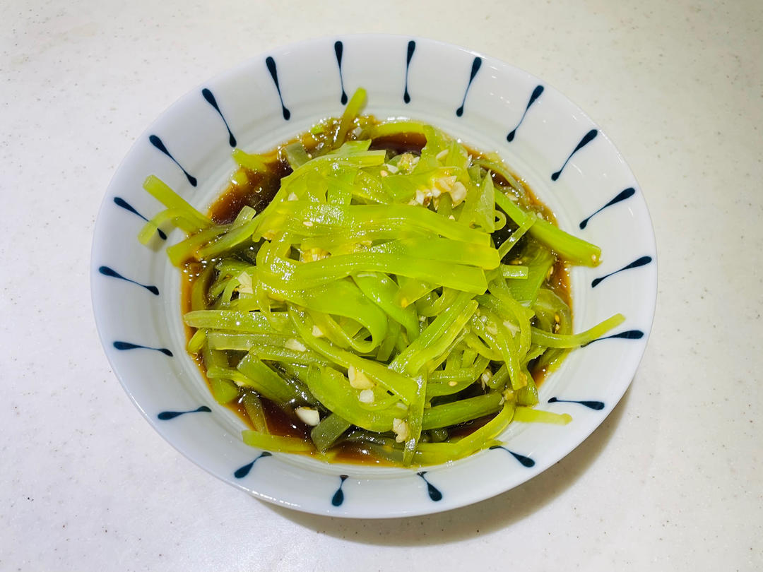10分钟搞定的快手凉拌菜，清脆爽口的凉拌莴笋丝