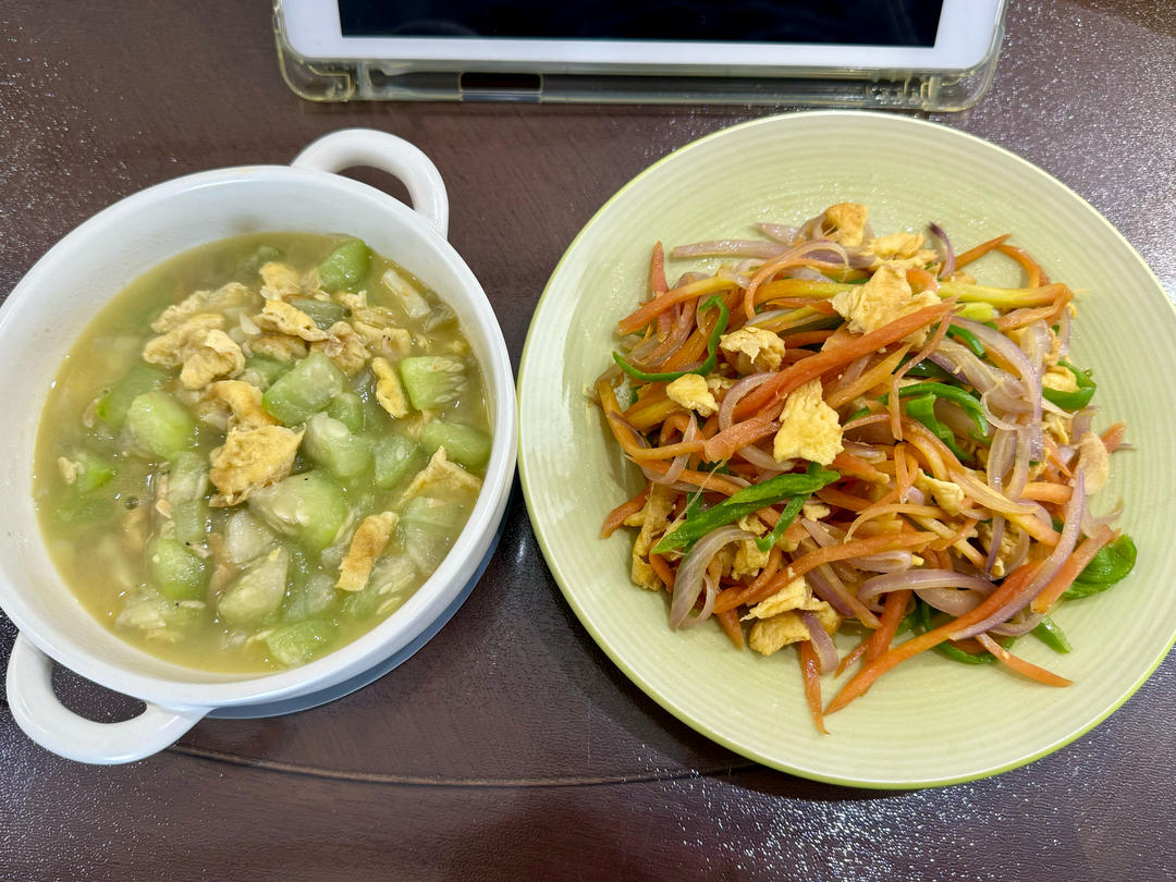 胡萝卜洋葱炒鸡蛋