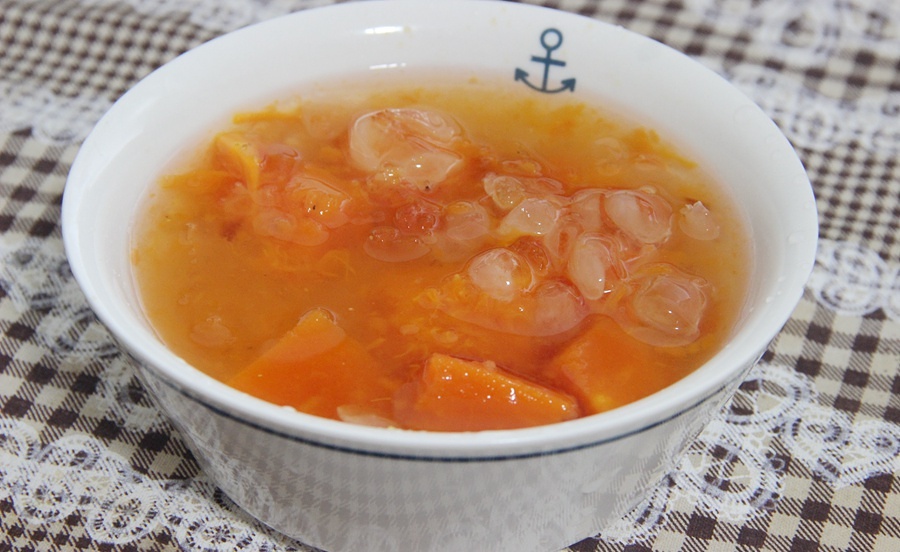 桃胶皂角米炖木瓜的做法