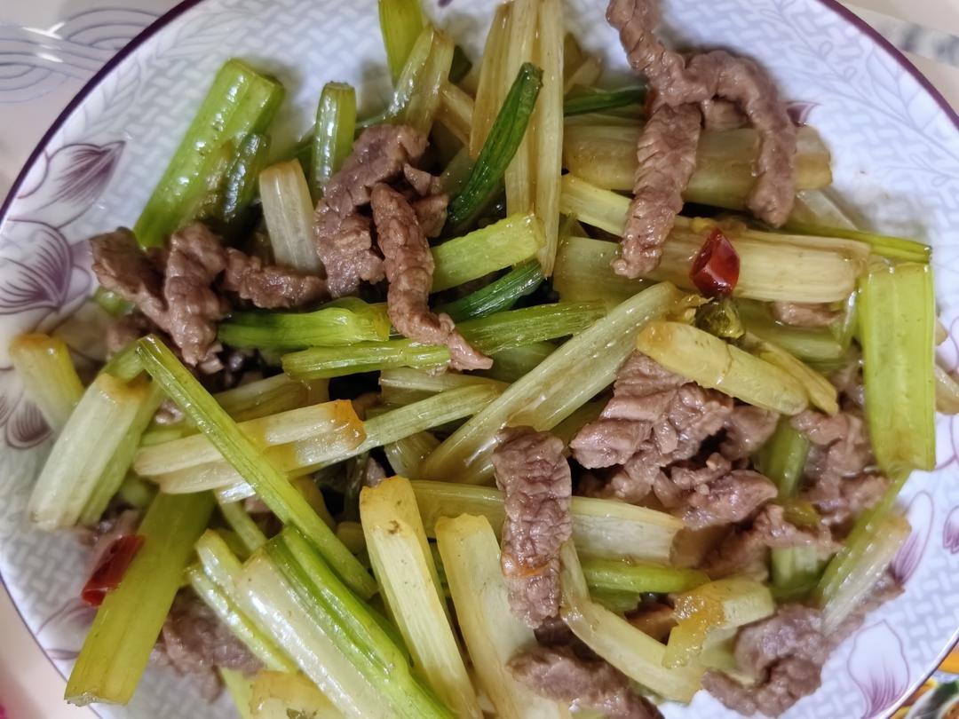 芹菜牛肉末「下饭神器」