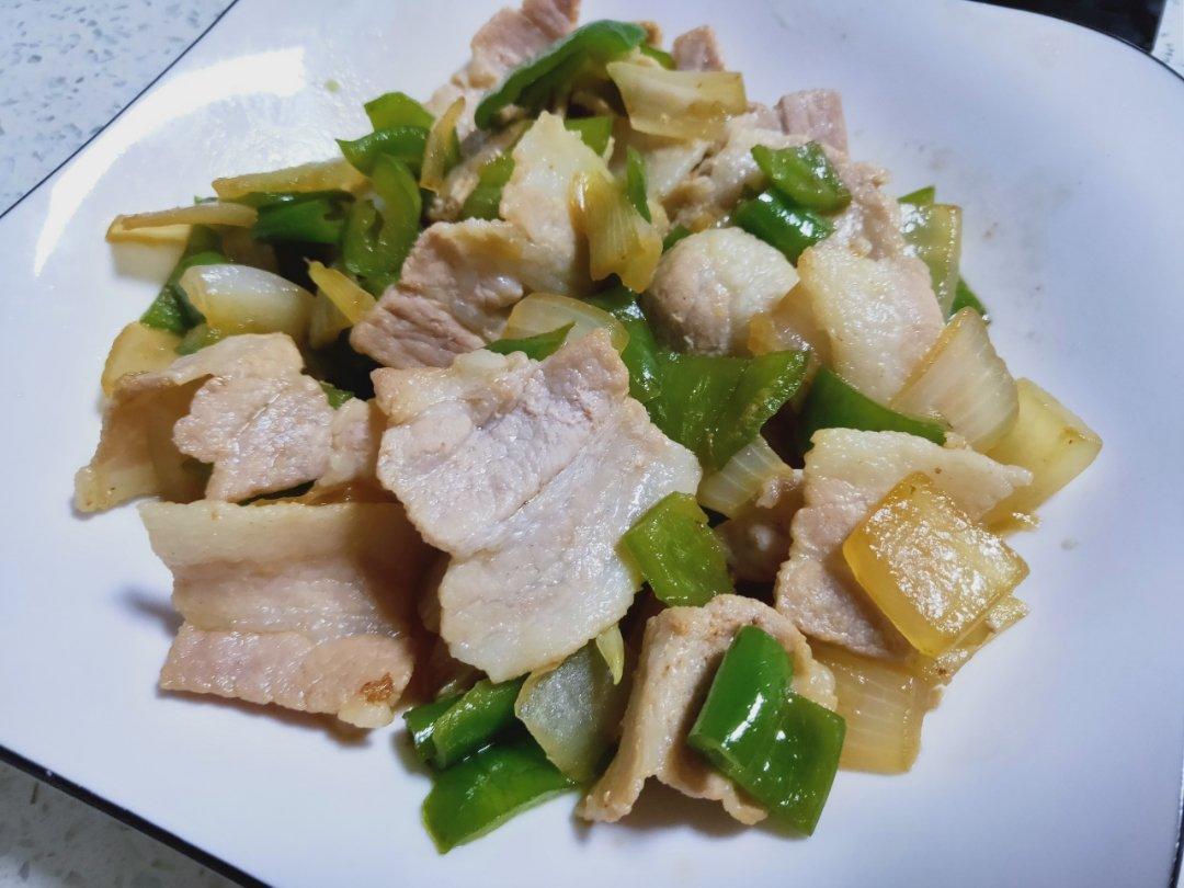 青椒洋葱炒五花肉
