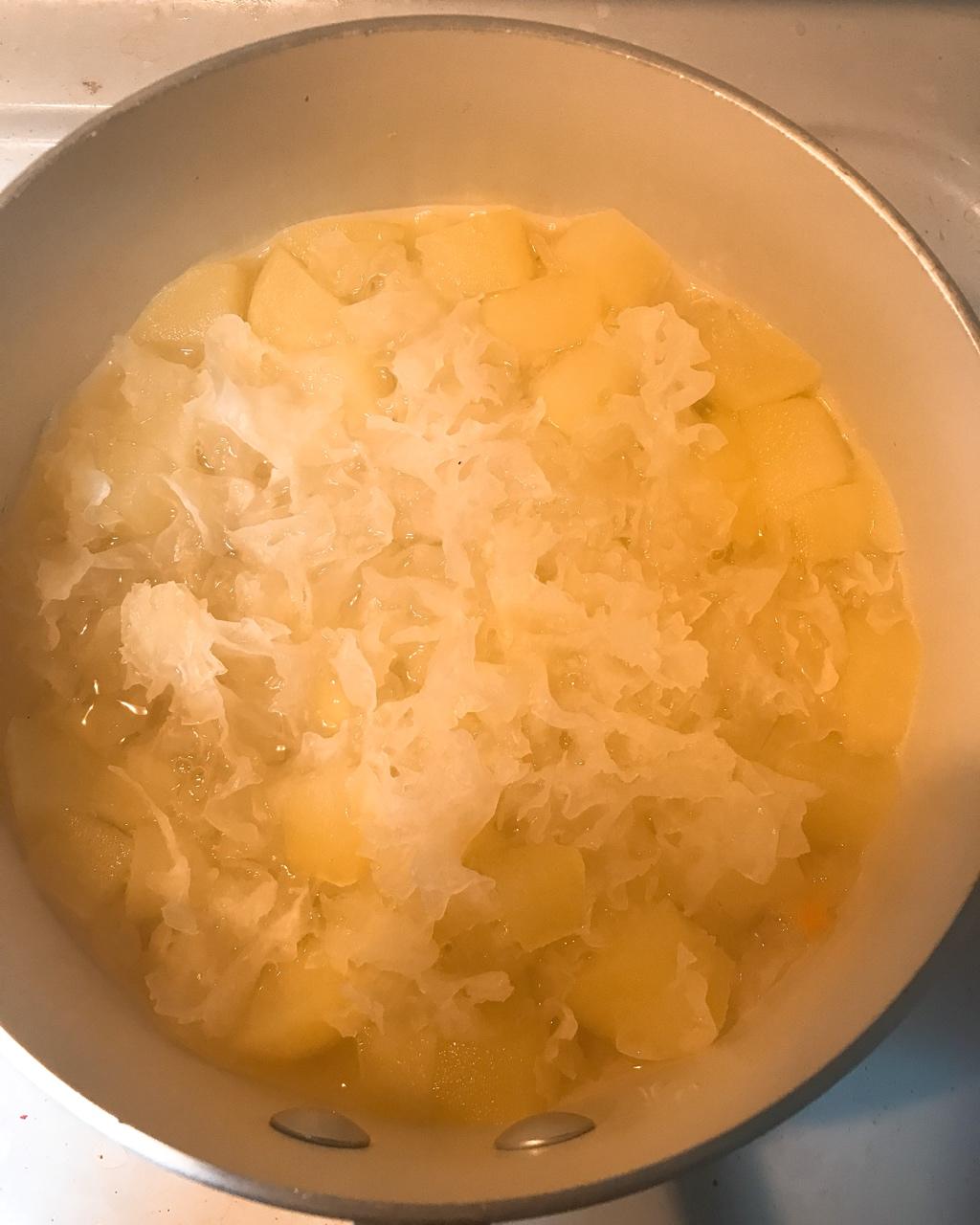 苹果银耳红枣汤