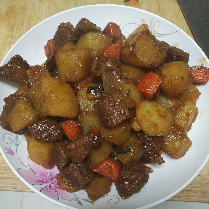 沙沙土豆胡萝卜炖牛肉