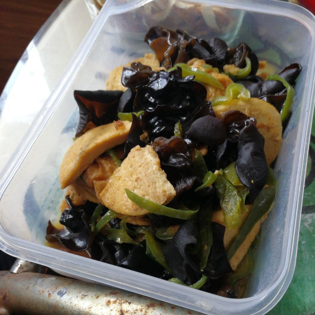 香菇木耳烧素鸡