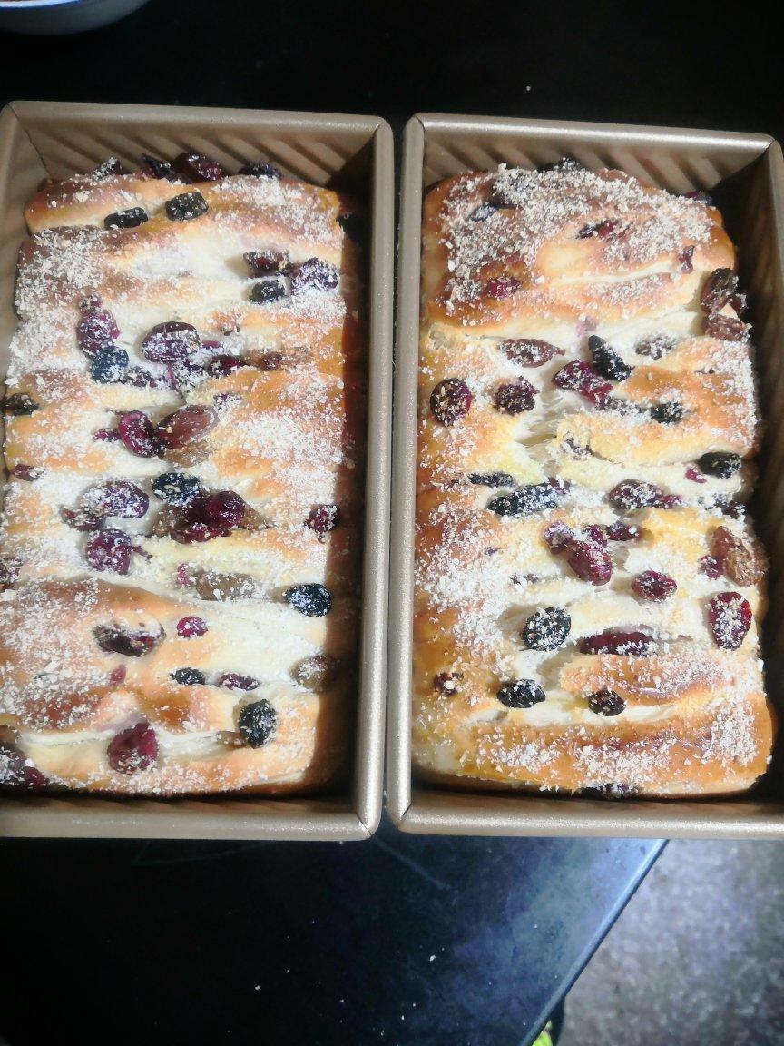 手撕蔓越莓炼乳吐司